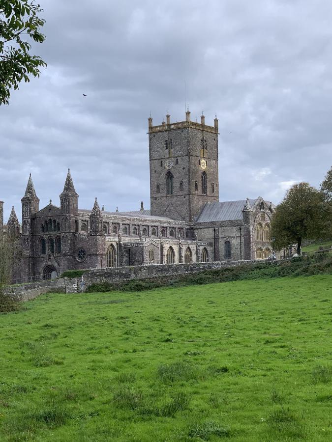 St Davids Gin & Kitchen - The Cathedral Villas Exteriér fotografie
